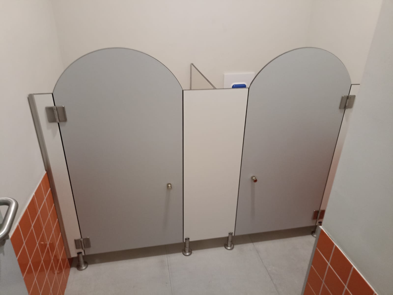 Pisuar Bölmə - İctimai